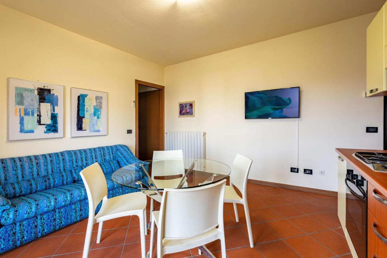 Pool - Marge Apartment - By Host4U Padenghe sul Garda Exterior foto