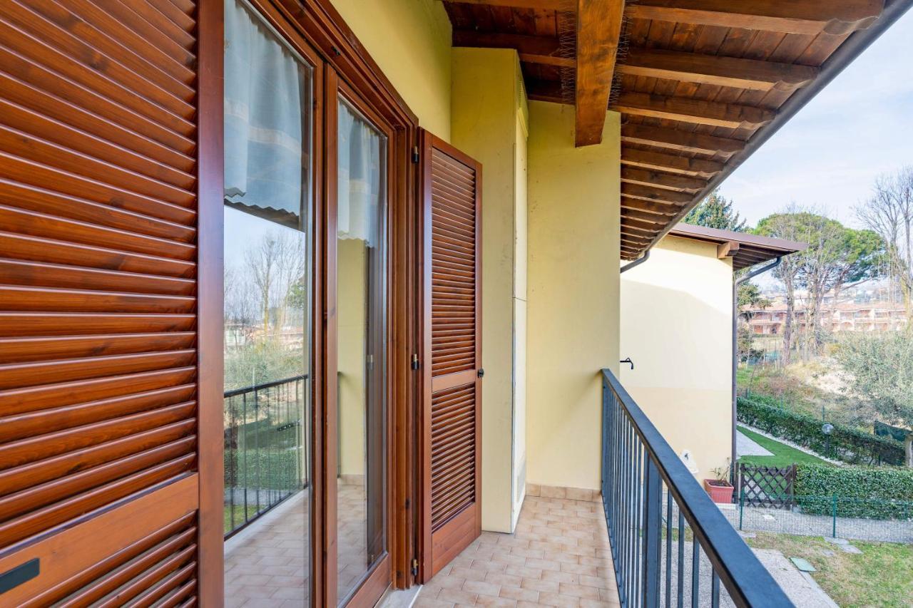 Pool - Marge Apartment - By Host4U Padenghe sul Garda Exterior foto