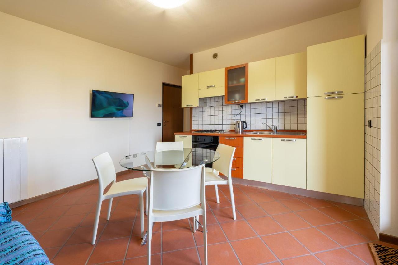 Pool - Marge Apartment - By Host4U Padenghe sul Garda Exterior foto
